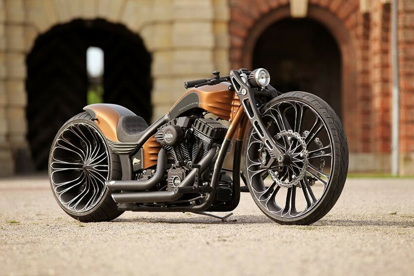 Еще один роскошный кастом Harley-Davidson от Thunderbike