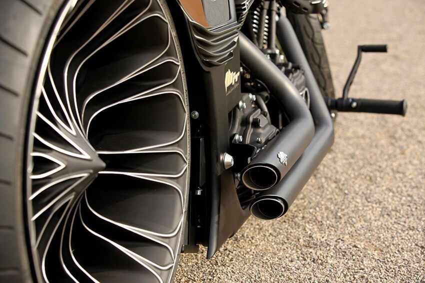 Еще один роскошный кастом Harley-Davidson от Thunderbike