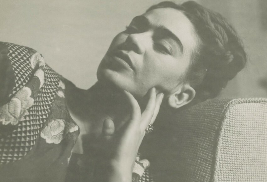 Отдыхающая Фрида Кало, 1943