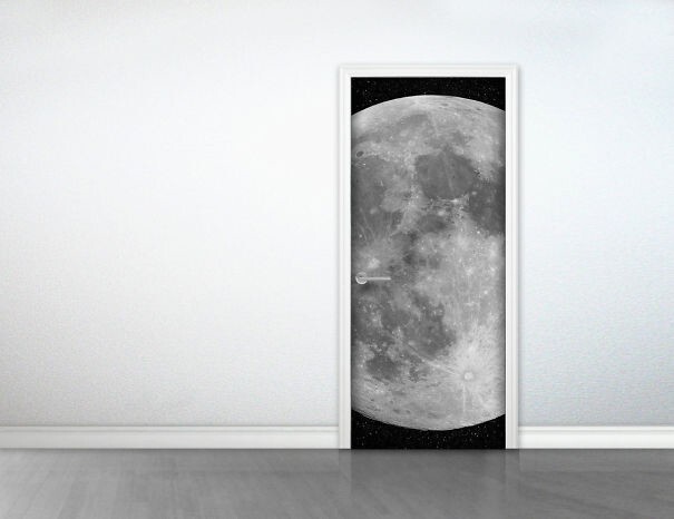 4. Наклейка на дверь "Луна"