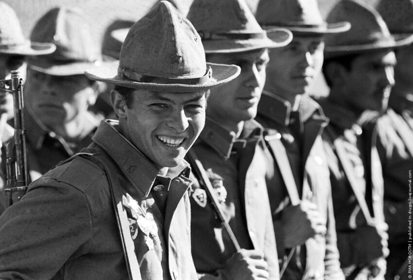 Солдаты вернулись из Афганистана, 1986 | Фото: Юрий Сомов