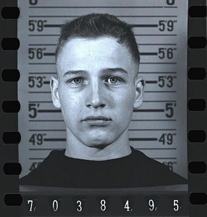 18-летний Пол Ньюман, магшот был сделан во время службы в военно-морском флоте, 1943
