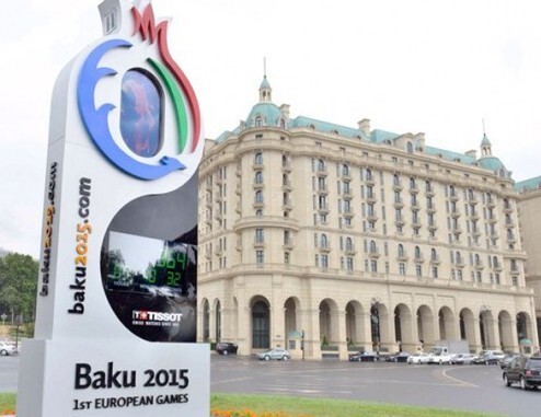Счётчик на площади Азнефти в Баку, отсчитывающий дни до начала игр