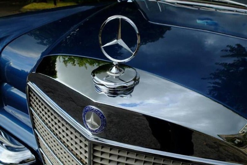 Символ роскоши - Праворульный Mercedes 600 Grosser