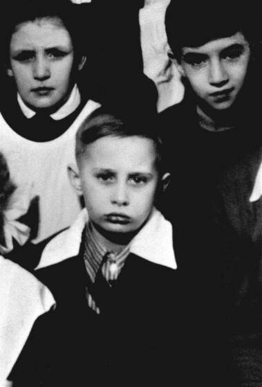 Time показал фотографии молодого Путина