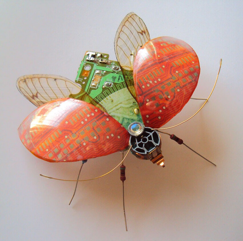 Красота в стиле модерн: крылатые насекомые из старых электросхем