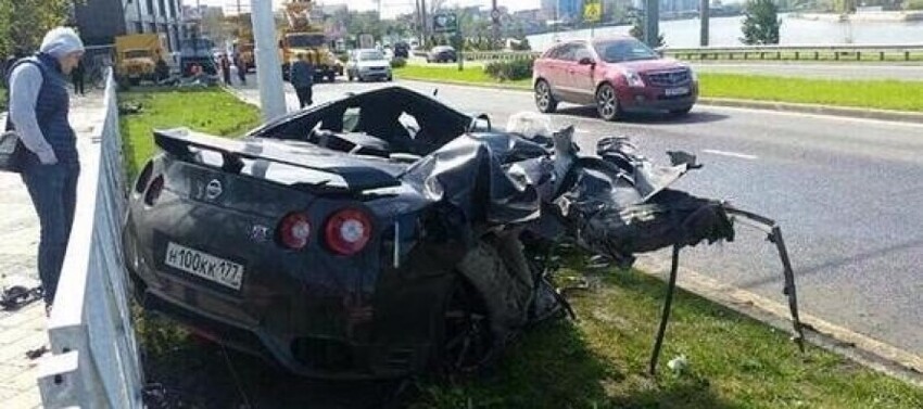 Футболист сборной России разбил свой Nissan GT-R