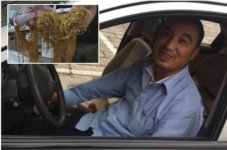 Китайский таксист вернул мешок золота забытый в такси!