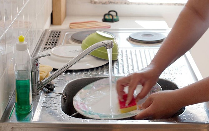 Устранение жира с посуды