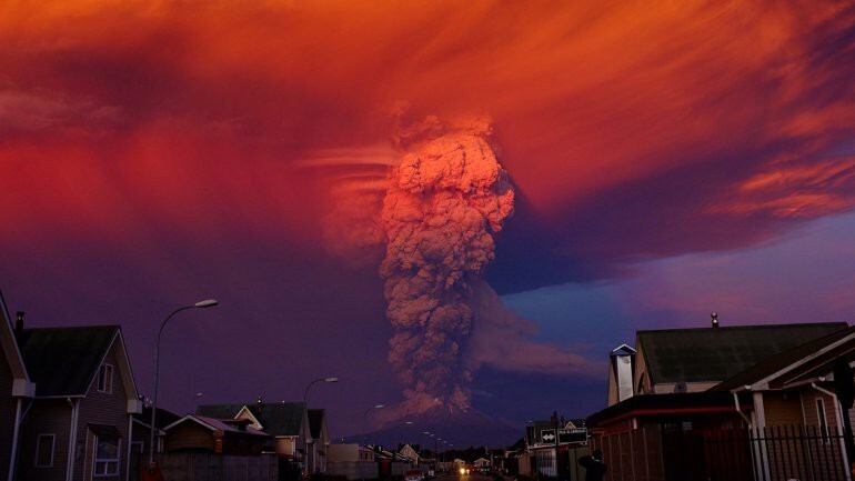 В Чили начал извергаться вулкан Кальбуко