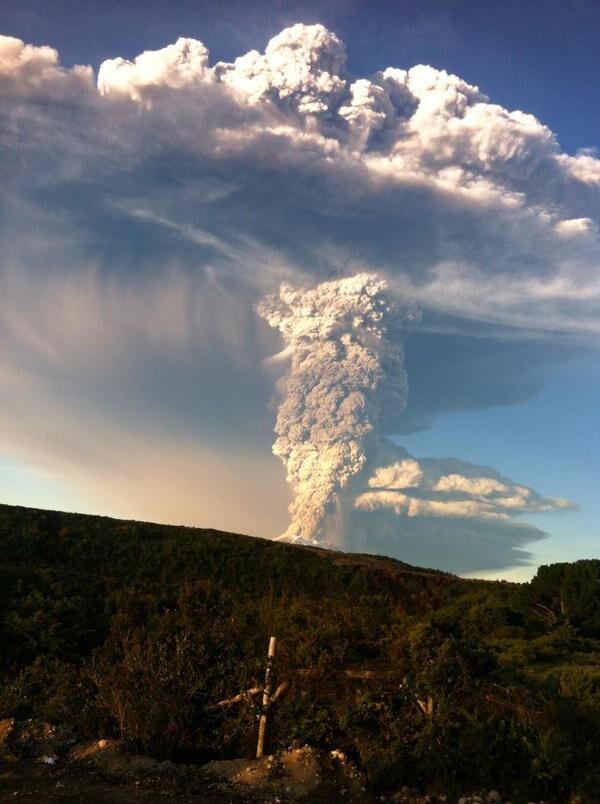 В Чили начал извергаться вулкан Кальбуко