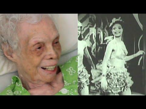 102-летняя женщина впервые смотрит фильмы, где она танцует в 30-40-х 
