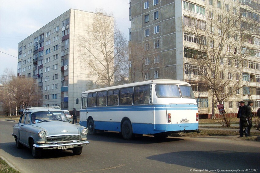  В одном кадре 3 редких для наших дней советских авто - ГАЗ-21, Москвич-412 и ЛАЗ-695Н)