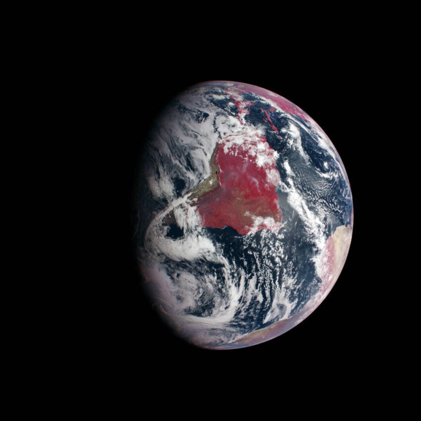 NASA ко Дню Земли показало лучшие снимки нашей планеты  