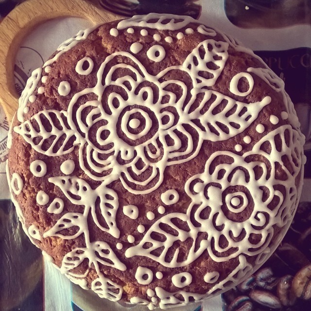 Тыквенно-овсяный пирог с узорами в зимнем стиле