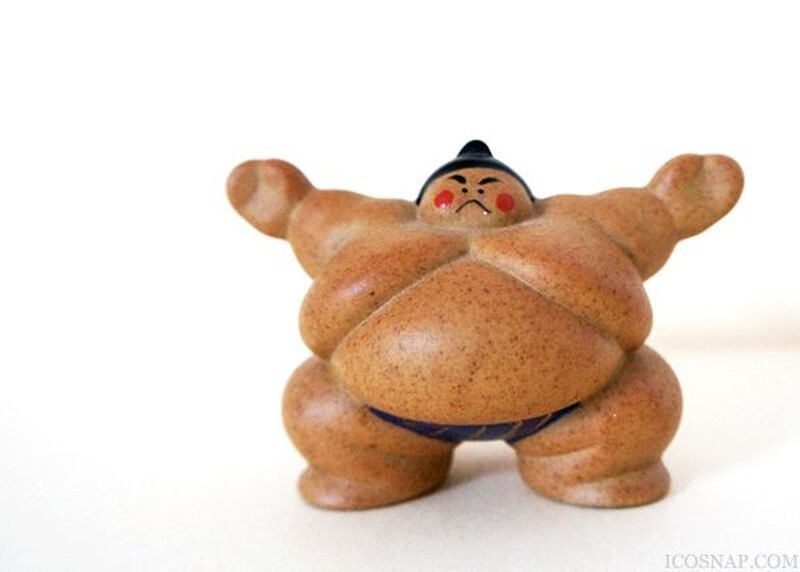 2. Статуэтка борца сумо из Японии