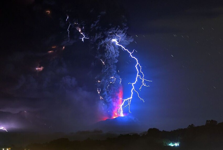 20 впечатляющих фотографий извержения вулкана Кальбуко в Чили 