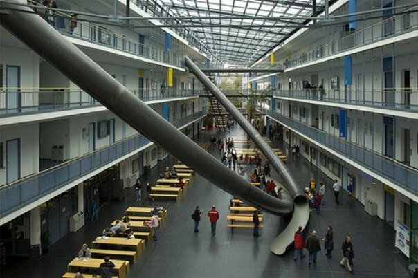 В университете в Мюнхене появились горки