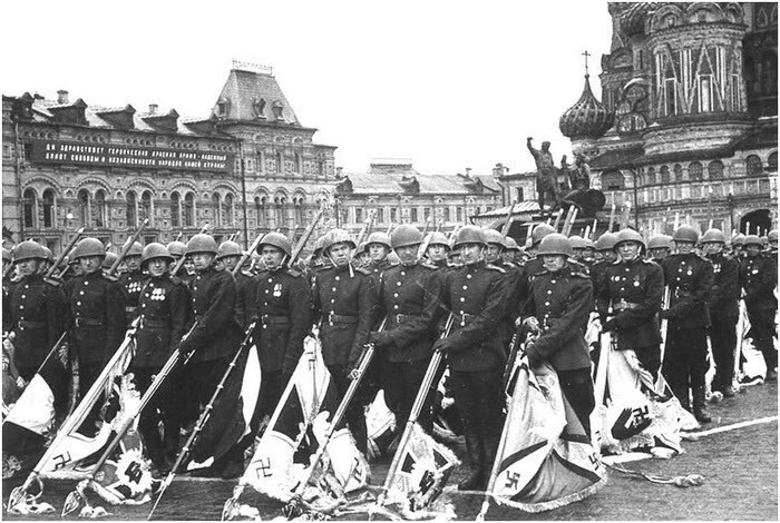 Был ли власовский триколор  на Параде Победы в 1945-м