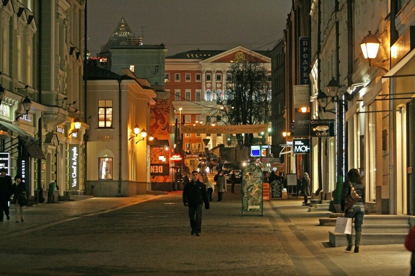 10. Столешников переулок. Улица расположена в Москве.  