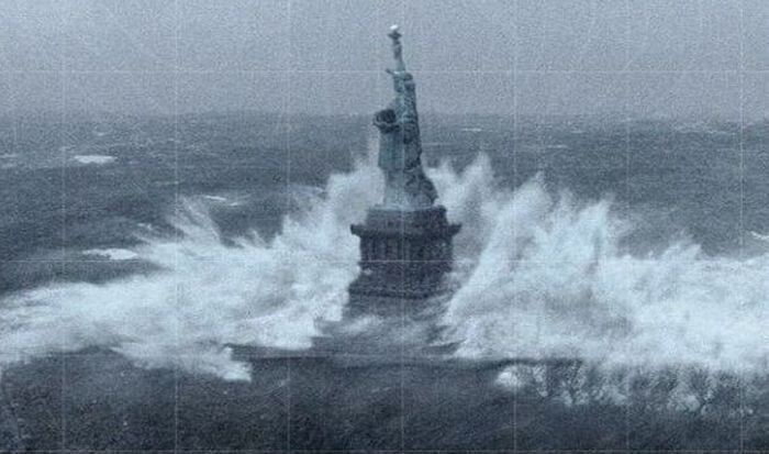 Вот так Статуя Свободы выглядела во время урагана Сэнди 