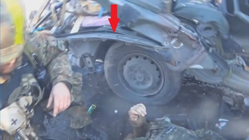 Нациков из Азова раздавил Украинский танк 