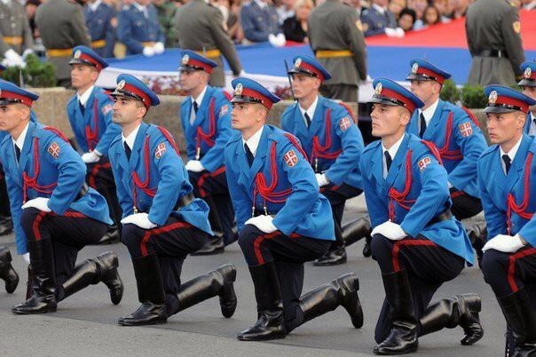 Сербские гвардейцы отправились на Парад Победы в Москву