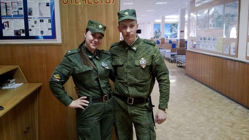  Лица девушек из Российской армии 