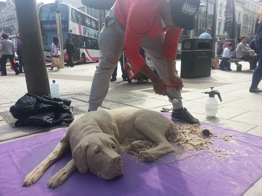 Собака из песка