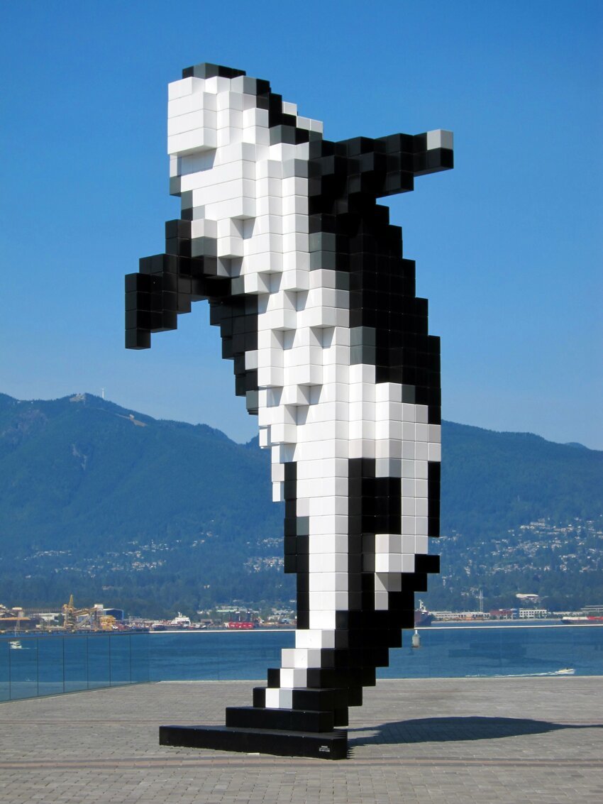 Скульптура косатки в Ванкувере, Канада