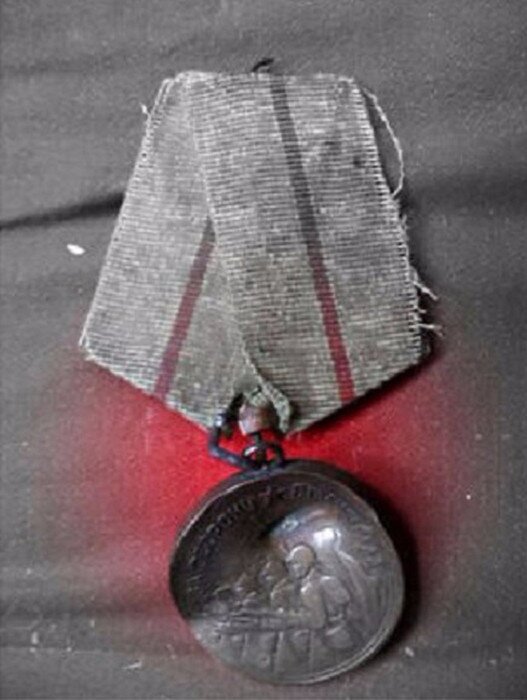 Медали и ордена героев