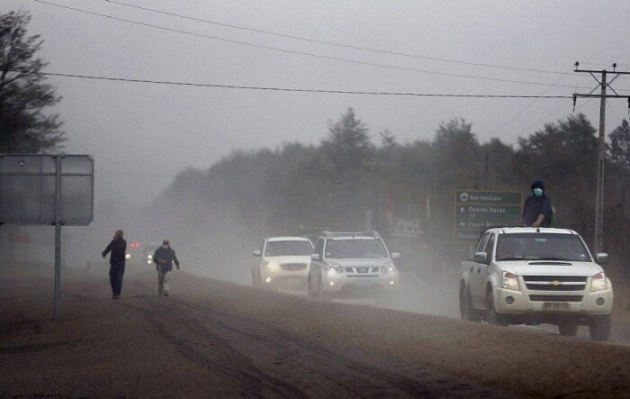 В Чили слой вулканического пепла покрыл города близ вулкана Кальбуко