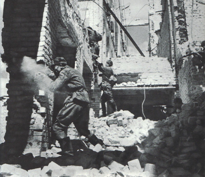 Бой в обороне Сталинграда, осень 1942 года.