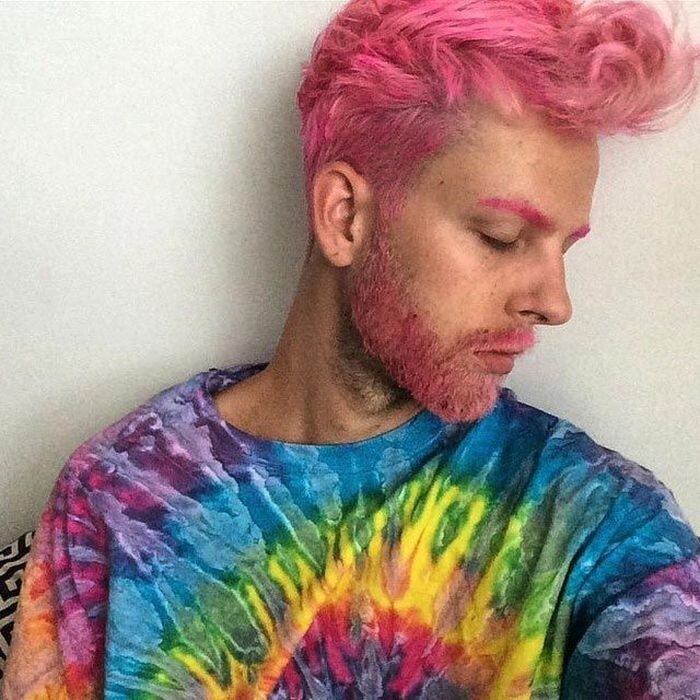 Модные парни со всего мира красят свои бороды во все цвета радуги