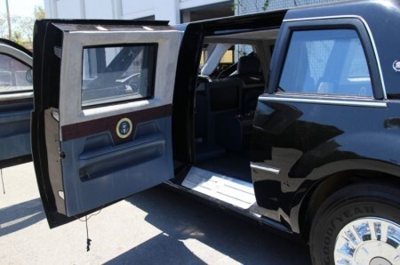 Президент США Барак Обама — Cadillac One производство США.