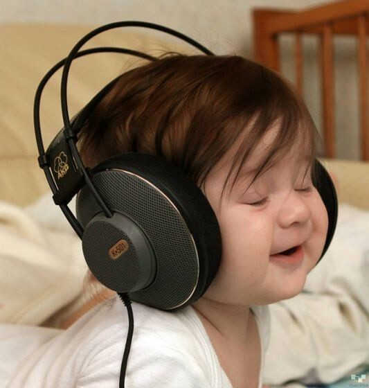 10. Лизтомания - потребность слушать музыку все время.