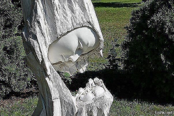 Уникальная скульптура из дерева 