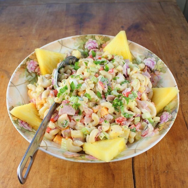 13. Гавайский салат с макаронами