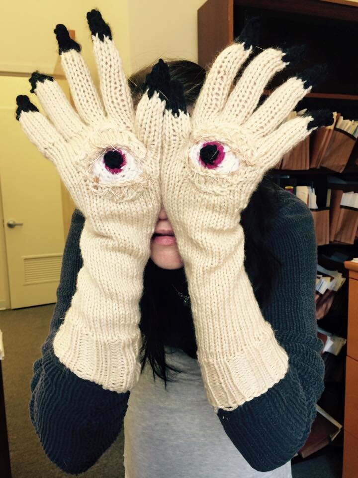 Связала перчатки с глазами