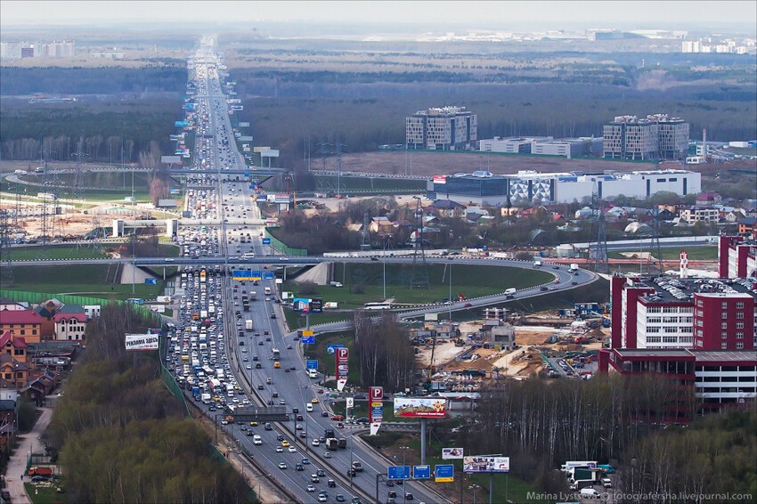 Вечная пробка на въезд с Киевского шоссе напротив Румянцево.