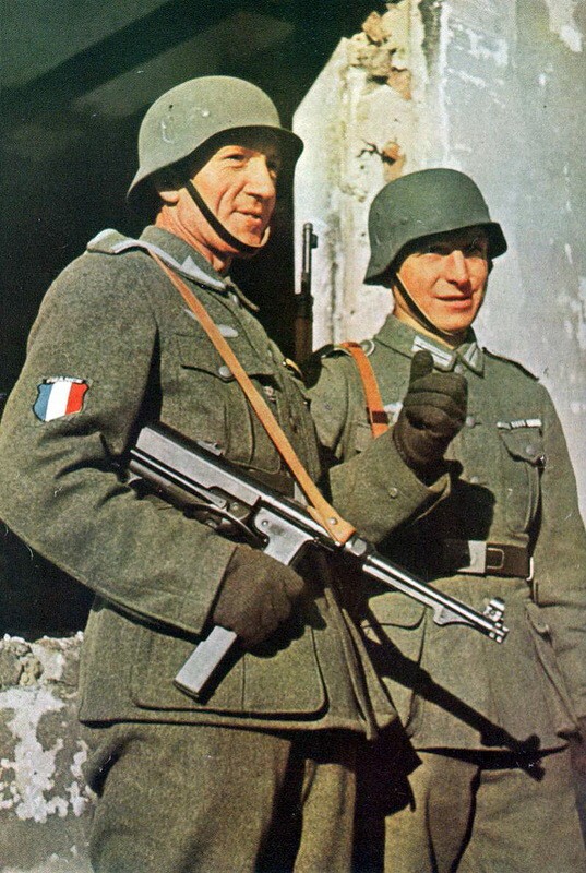 А вот солдаты из Легиона французских добровольцев в Смоленске, 1941 г.:
