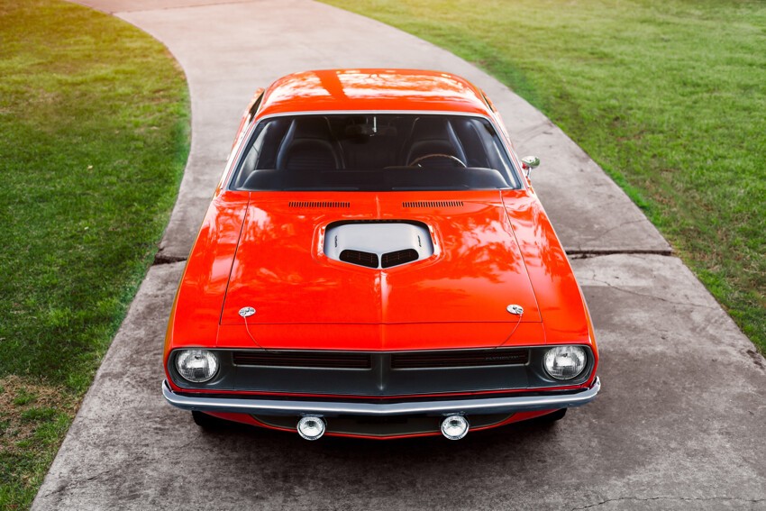 Plymouth HEMI Cuda 1970 на одометре которого всего 81 миля