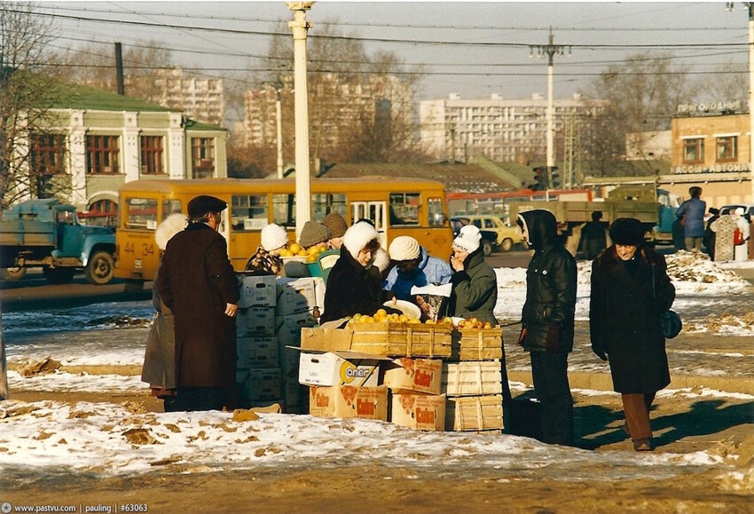 У Рижской фрукты дают. 