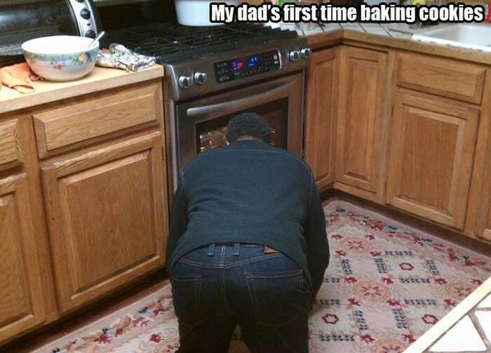 "Папа в первый раз готовит печенье"