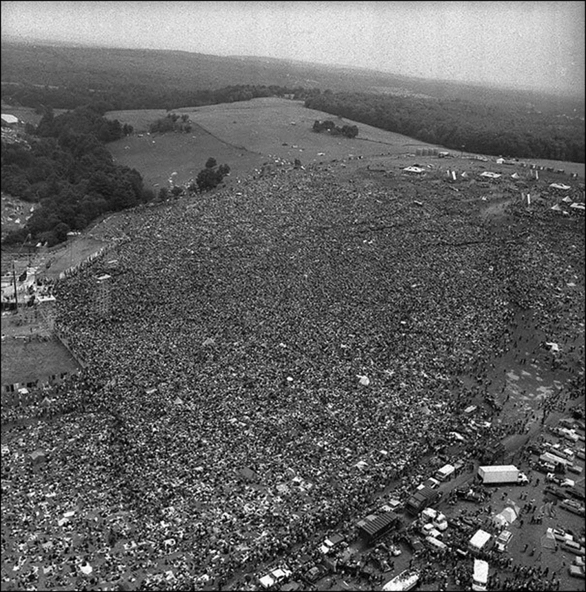 Толпы собираются на первый Вудсток фестиваль, 1969
