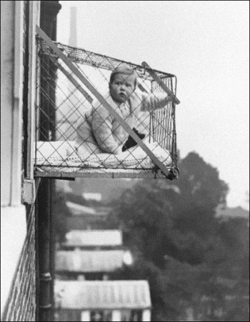 Детская клетка для пребывания ребенка на свежем воздухе, 1937