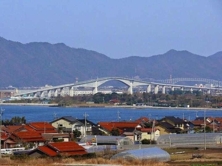 Мост в Японии, напоминающий американскую горку
