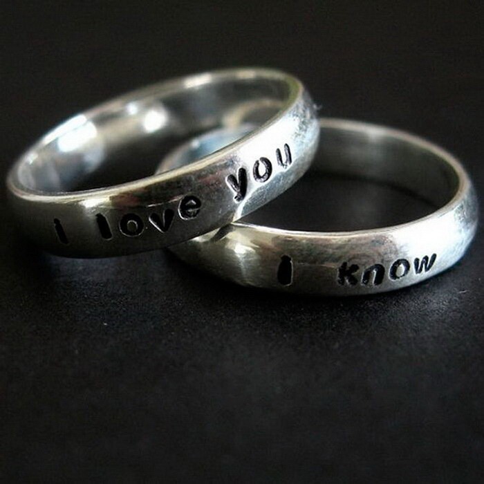 Кольца с гравировками: «Я тебя люблю» и «Я знаю»