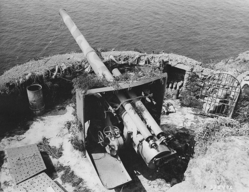 Итальянское 152-мм орудие 15245 (Cannone da 15245) из береговой батареи острова Эльба, Италия.