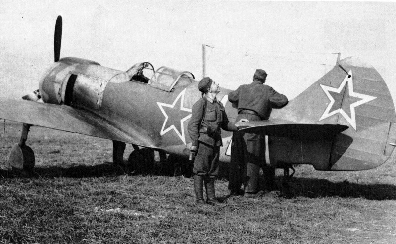 Истребитель Ла-5 ФН из состава 1-го истребительного авиационного полка ВВС Чехословакии во время словацкого национального восстания.